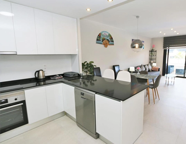 2 dormitorios con balcón